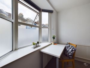 bed 1 desk- click for photo gallery